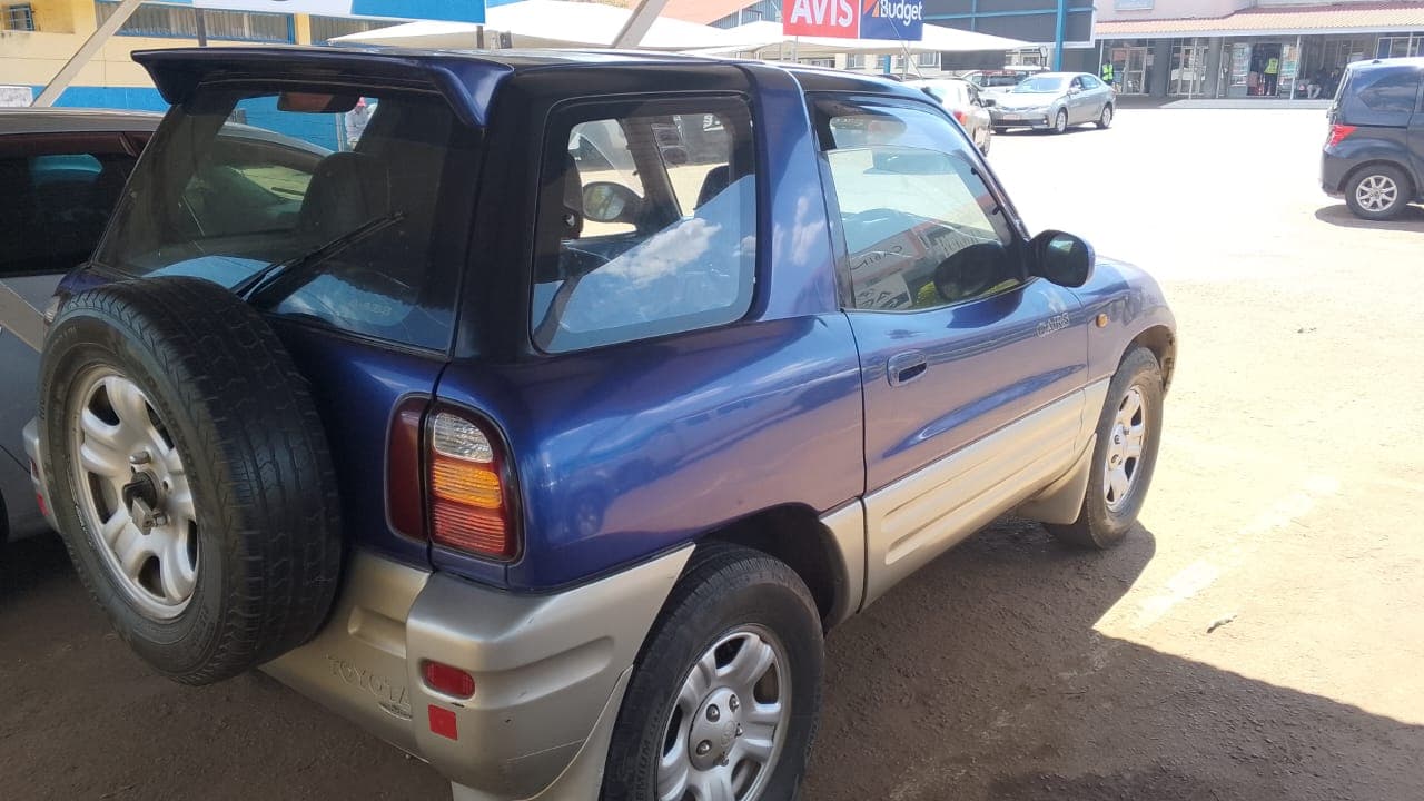 Toyota RAV4 — additional view