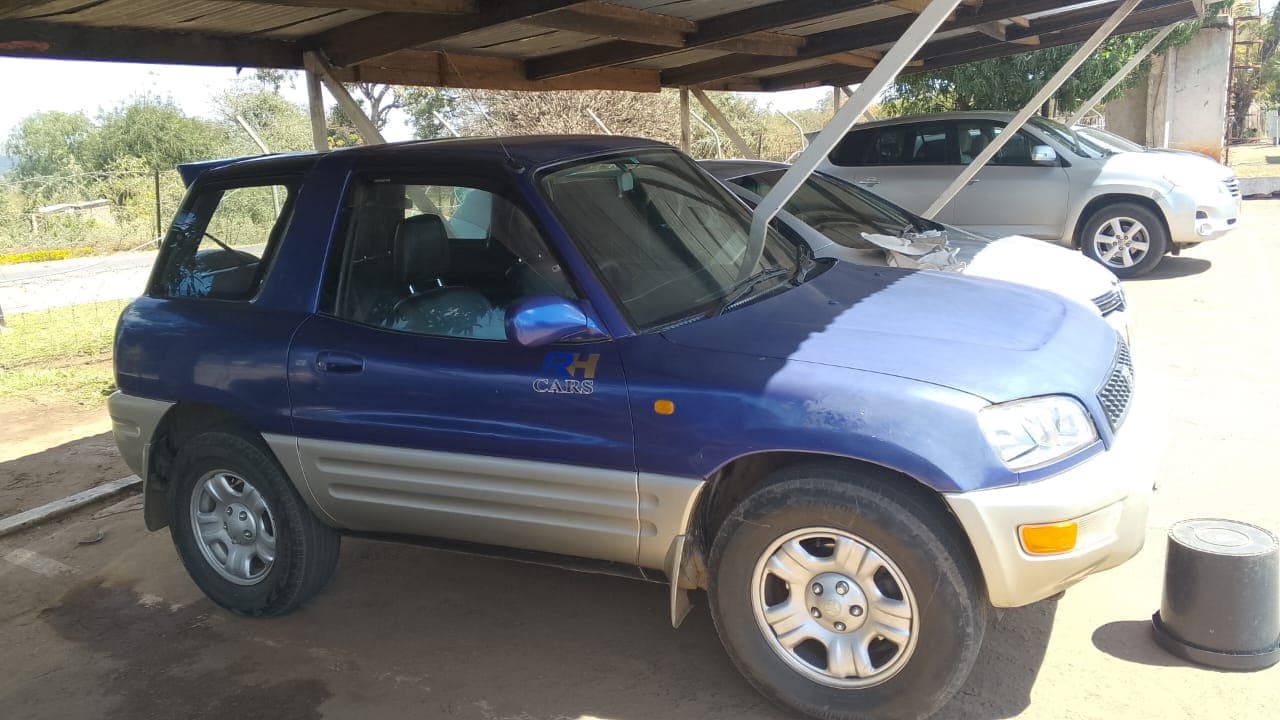Toyota RAV4 — additional view